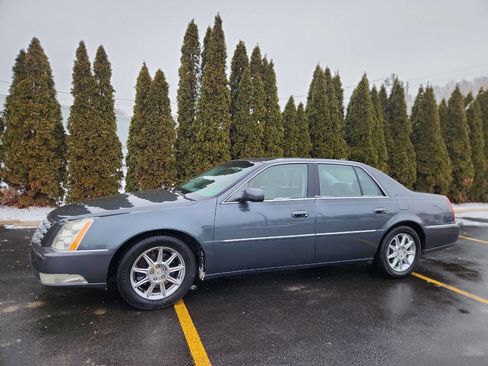 Used 2011 Cadillac DTS Luxury image 1