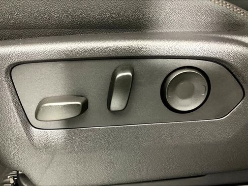 Used 2025 GMC Sierra 1500 AT4 w/ AT4 Premium Package AWD/4WD image 15