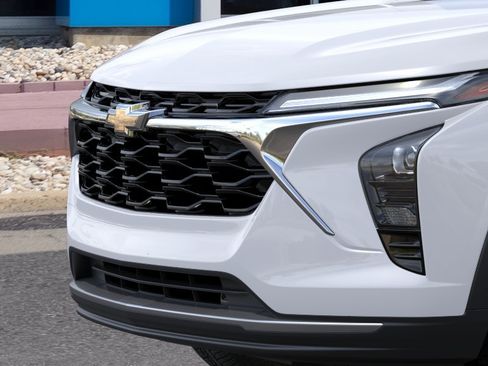 New 2026 Chevrolet Trax LT w/ Driver Confidence Package FWD image 13