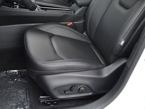 New 2026 Jeep Compass Limited image 13