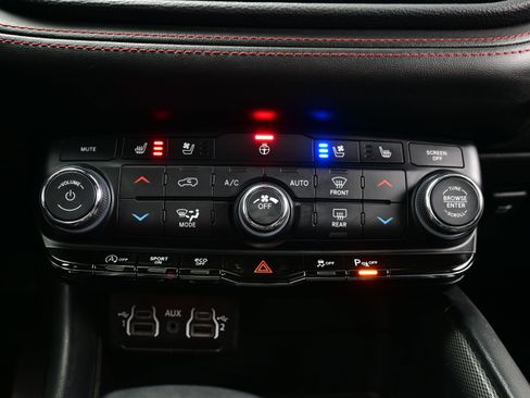 Used 2024 Dodge Durango GT image 22