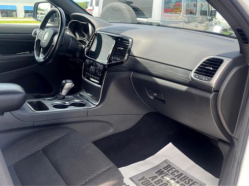 Used 2020 Jeep Grand Cherokee Laredo w/ Security & Convenience Group image 13