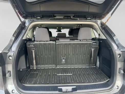 Used 2023 Toyota Highlander L FWD image 19