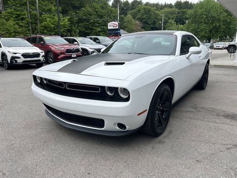Used 2016 Dodge Challenger SXT RWD image 4