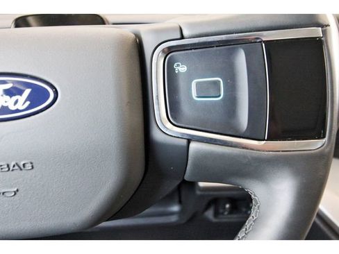 Used 2025 Ford Expedition Active AWD/4WD image 19