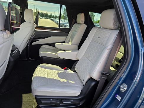 Used 2025 Cadillac Escalade Sport Platinum AWD/4WD image 20