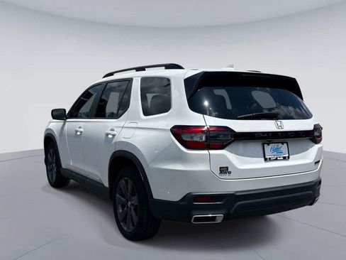 Certified 2025 Honda Pilot Sport image 6