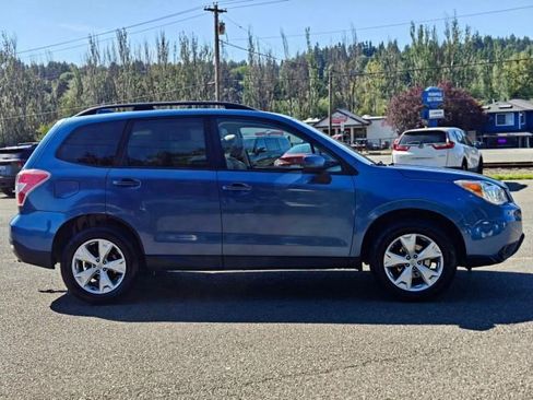 Used 2016 Subaru Forester 2.5i Premium w/ All-Weather Package AWD/4WD image 9