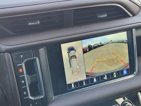 Used 2022 GMC Yukon XL Denali AWD/4WD image 16