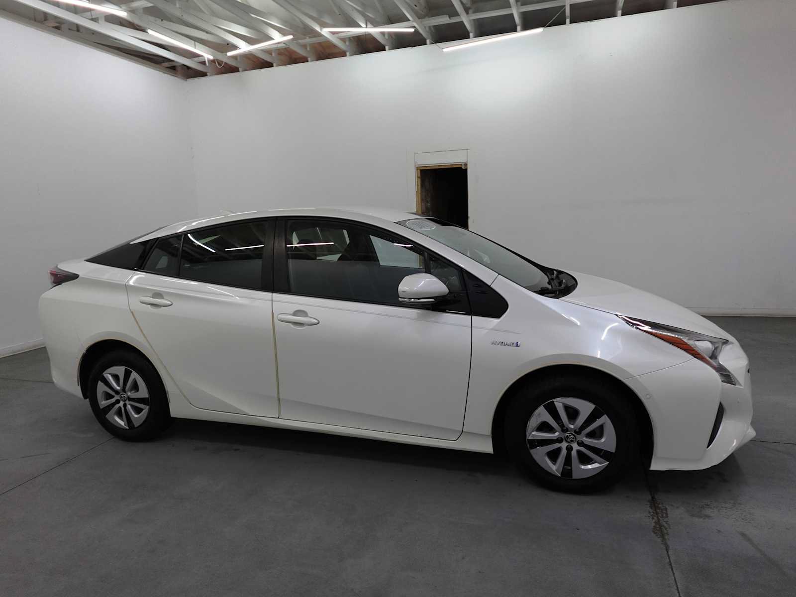 Used 2017 Toyota Prius Four FWD image 4