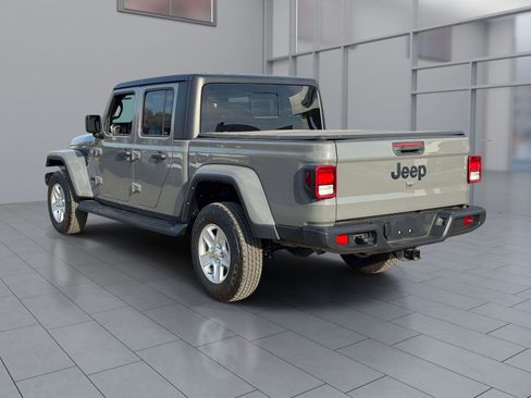 Used 2022 Jeep Gladiator Sport AWD/4WD image 5
