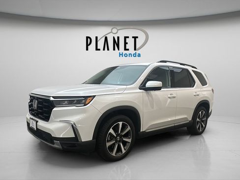Certified 2024 Honda Pilot Elite image 3