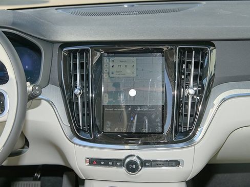 New 2026 Volvo V60 B5 Cross Country Plus w/ Climate Package image 25