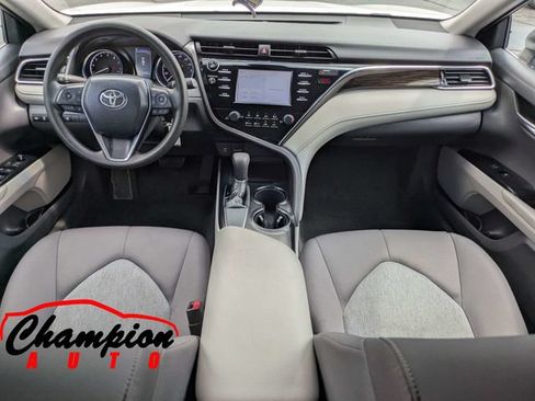 Used 2018 Toyota Camry FWD image 16
