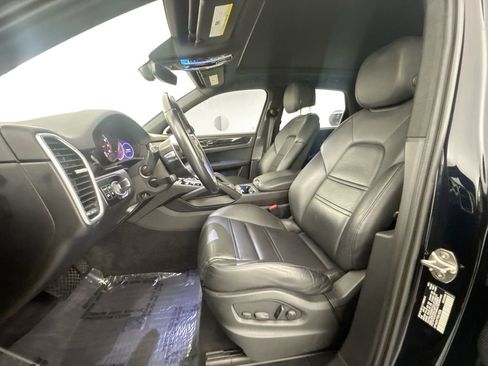 Used 2023 Porsche Cayenne Platinum Edition AWD/4WD image 20