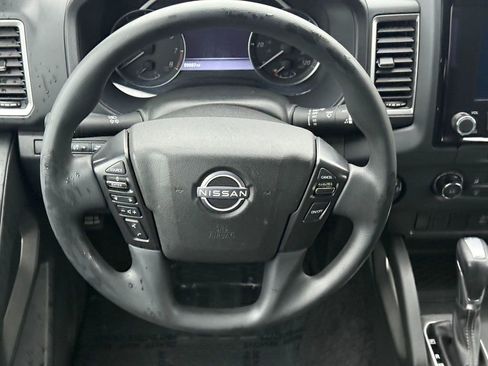 Used 2023 Nissan Frontier SV image 17
