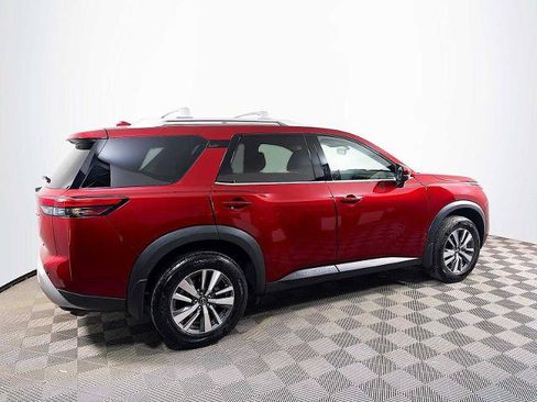 Certified 2025 Nissan Pathfinder SL AWD/4WD image 4