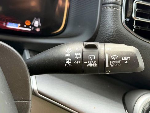 Used 2025 Jeep Wagoneer 4WD image 23