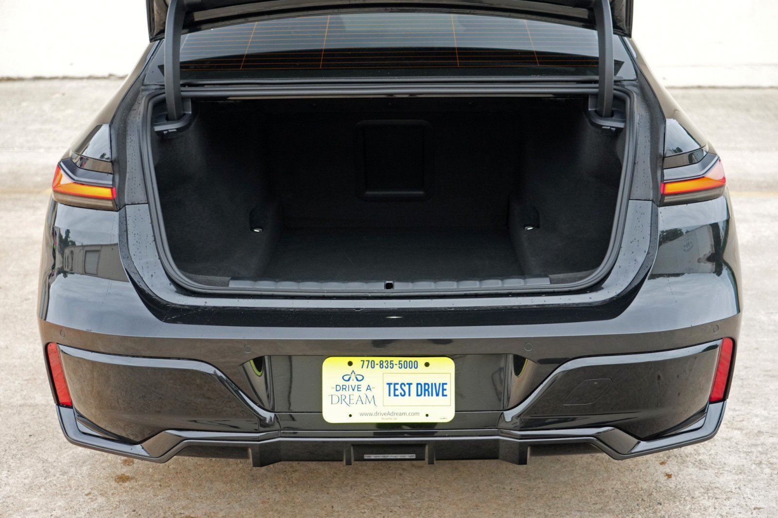 Used 2025 BMW 740i w/ Premium Package RWD image 10