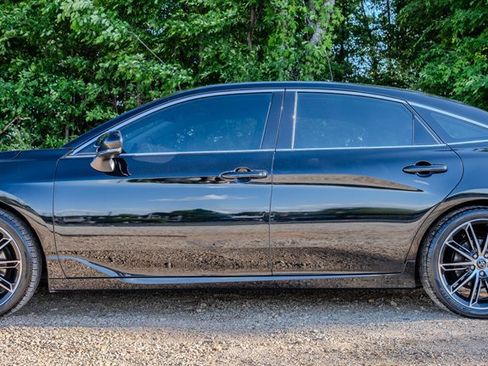 Used 2019 Toyota Avalon XSE FWD image 2
