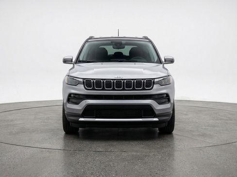Used 2025 Jeep Compass Limited image 2