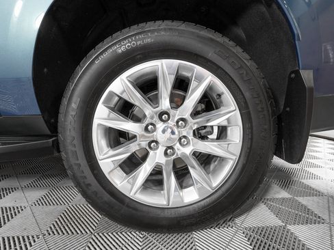 Used 2025 Chevrolet Suburban Premier image 36