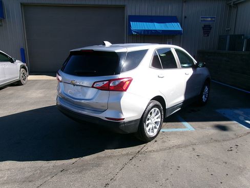 Used 2020 Chevrolet Equinox LS w/ LS Convenience Package image 4