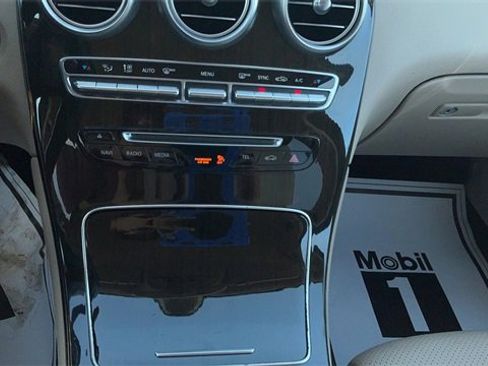 Used 2019 Mercedes-Benz GLC 300 image 22