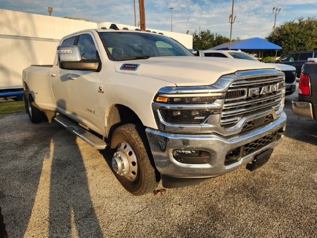 Used 2026 RAM 3500 Laramie AWD/4WD image 1