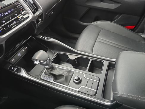 Used 2023 Kia Sorento S w/ Panoramic Sunroof Package image 25