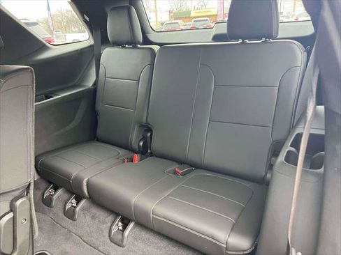 Used 2022 Chevrolet Traverse LT image 12
