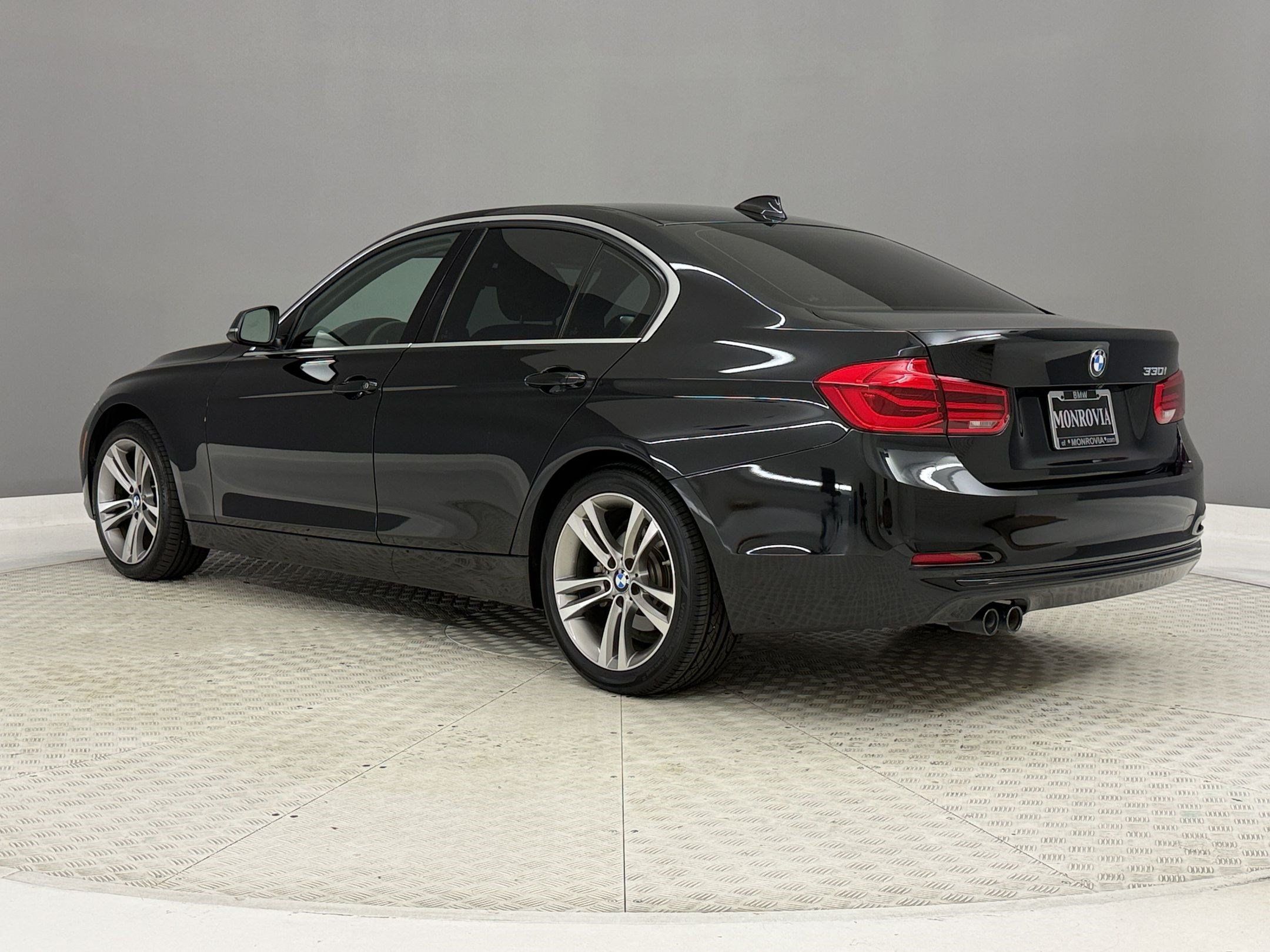 Used 2018 BMW 330i Sedan w/ Convenience Package RWD image 3