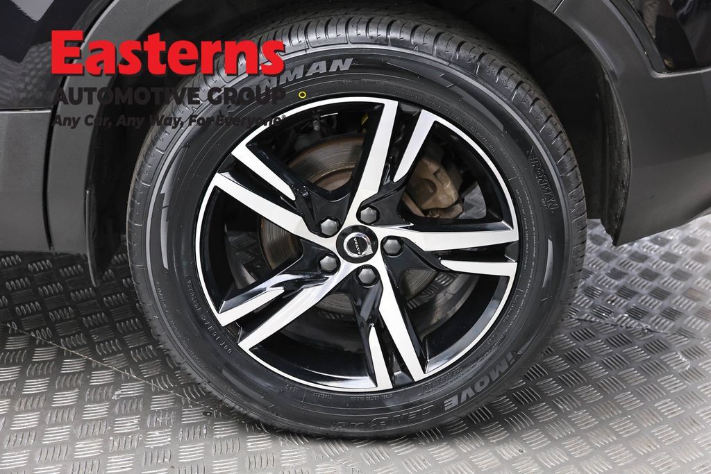 Used 2024 Volvo XC40 B5 Core AWD/4WD image 10