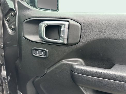 Certified 2024 Jeep Gladiator Sport image 11