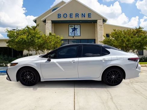 Used 2024 Toyota Camry XSE FWD image 2