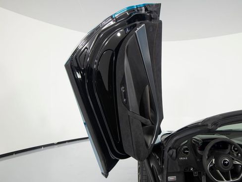 Used 2024 McLaren 750S Spider RWD image 11