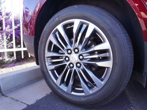 Used 2018 Cadillac XT5 Premium Luxury w/ Driver Assist Package AWD/4WD image 5