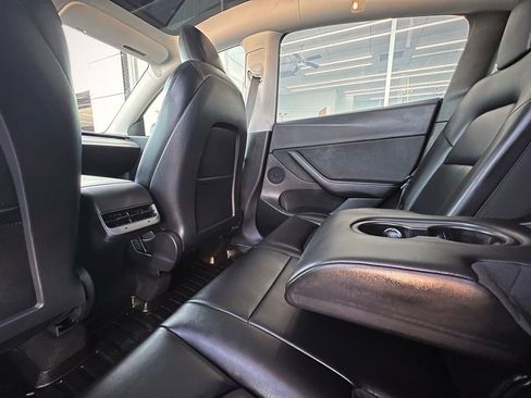 Used 2021 Tesla Model Y Long Range image 11