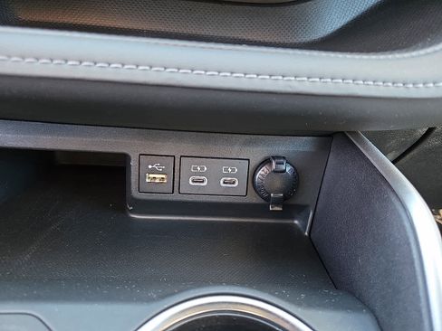 Certified 2024 Toyota Highlander LE image 25