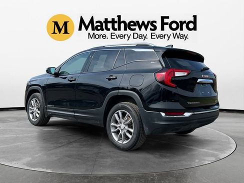 Used 2024 GMC Terrain SLT AWD/4WD image 3