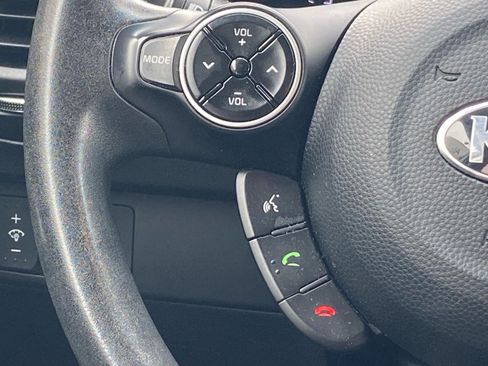 Used 2017 Kia Soul FWD image 4
