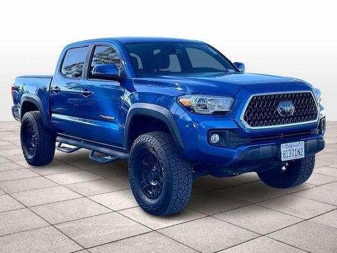 Used 2018 Toyota Tacoma TRD Off-Road w/ Technology Package image 2