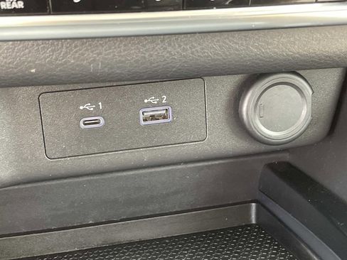 Used 2022 Nissan Rogue SV image 26