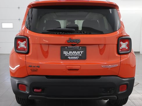 Used 2018 Jeep Renegade Trailhawk AWD/4WD image 26