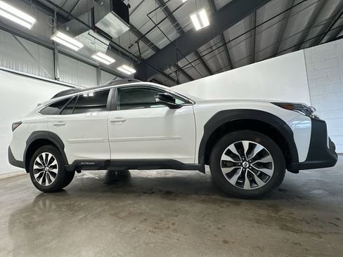 Used 2025 Subaru Outback Limited image 3
