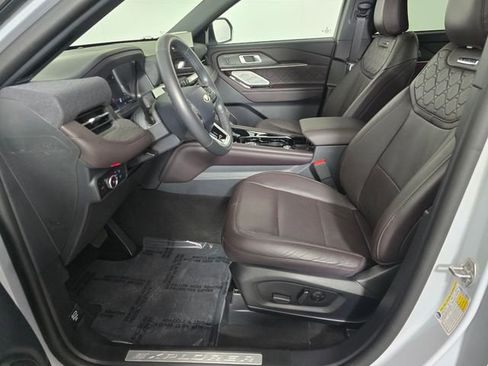 Certified 2025 Ford Explorer Platinum w/ LUX Leather Package AWD/4WD image 23