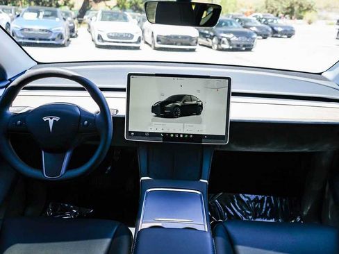 Used 2025 Tesla Model Y Long Range RWD image 11
