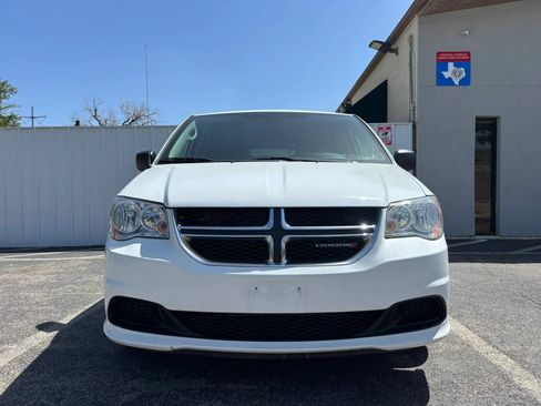 Used 2019 Dodge Grand Caravan SE w/ UConnect Hands-Free Group FWD image 8
