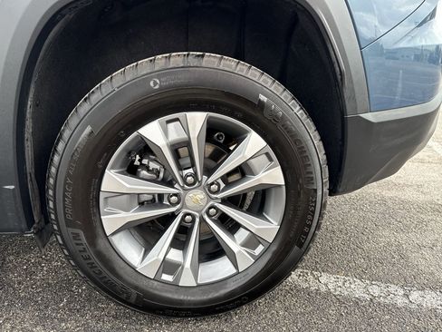 Used 2025 Chevrolet Equinox LT AWD/4WD image 18