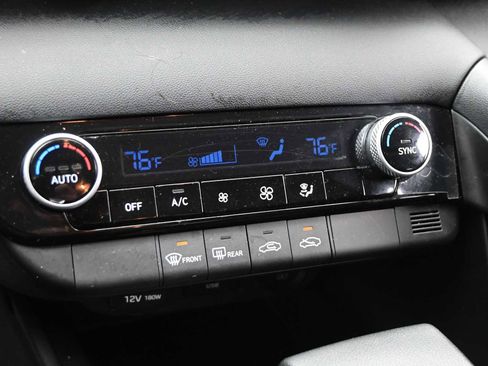 Used 2023 Hyundai Elantra SEL image 9